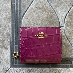COACH Snap Wallet COLOR: Gold/Dark Berry